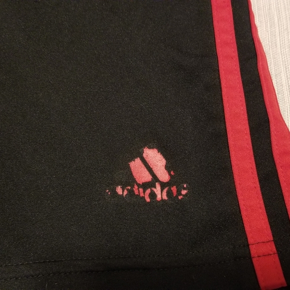 Boys' adidas shorts size S - Picture 2 of 4